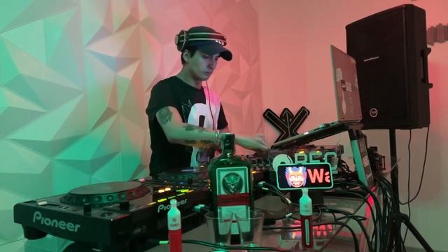 Groovy Tribe Live Show 002 - Wacky Boy смотреть онлайн