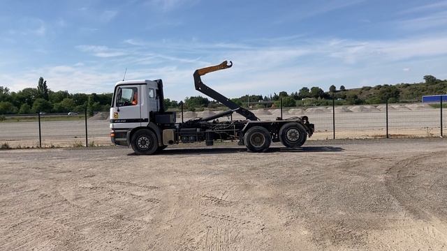 Mercedes-Benz Actros 2540 6x2 Rolloff Truck I St Aubin, France Auction - 10 & 11 May смотреть онлайн