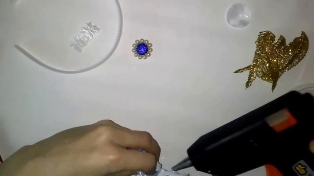 DIY Kanzashi.Канзаши мастер класс.Новогодний ободок с золотыми листьями. смотреть онлайн