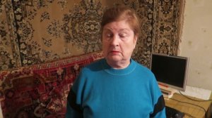 Внучка ДОВЕЛА бабушку и та РАЗБИЛА компьютер школьнице молотком !