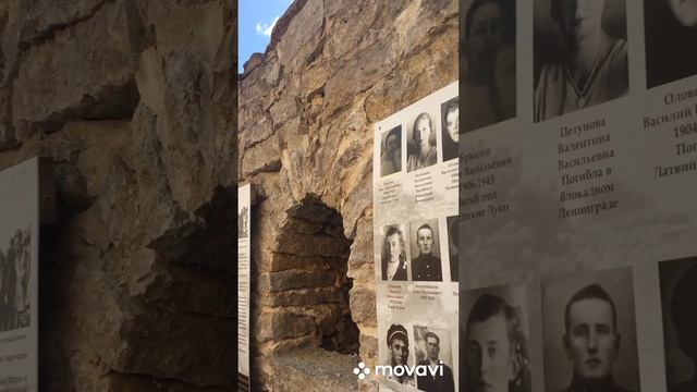 Ансамбль Изборской крепости . Археологические раскопки . Изборск . Россия . смотреть онлайн