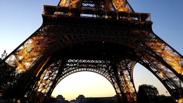 Почему нельзя фотографировать Эйфелеву башню ночью?! смотреть онлайн