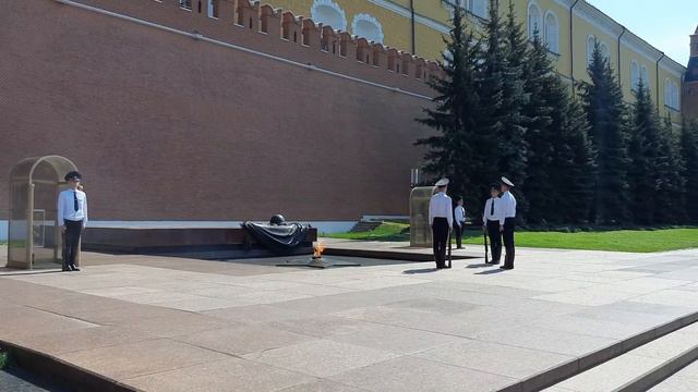 Смена караула Почести павшим за Родину 1941-1945 смотреть онлайн