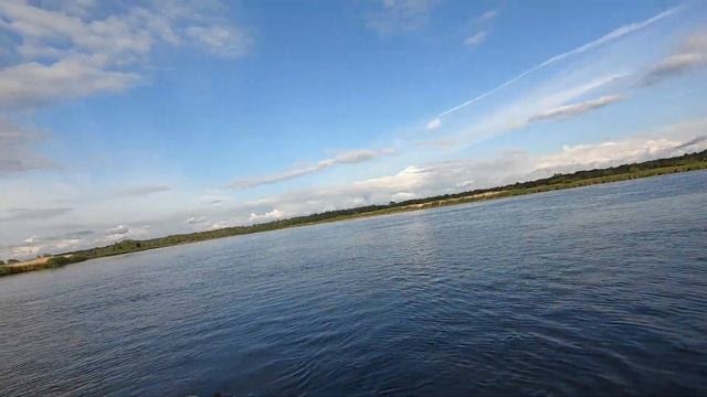 Рыбалка фидером с лодки на реке. Лещь, Язь и Плотва. смотреть онлайн