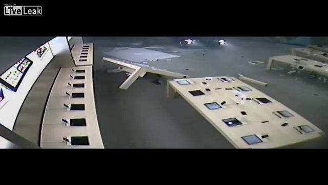 Неудачное ограбление магазина Apple смотреть онлайн