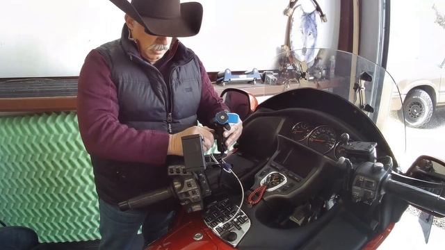 Honda GoldWing GL-1800 - Problem Solved! Ram X- Mount to Quad Lock Conversion смотреть онлайн