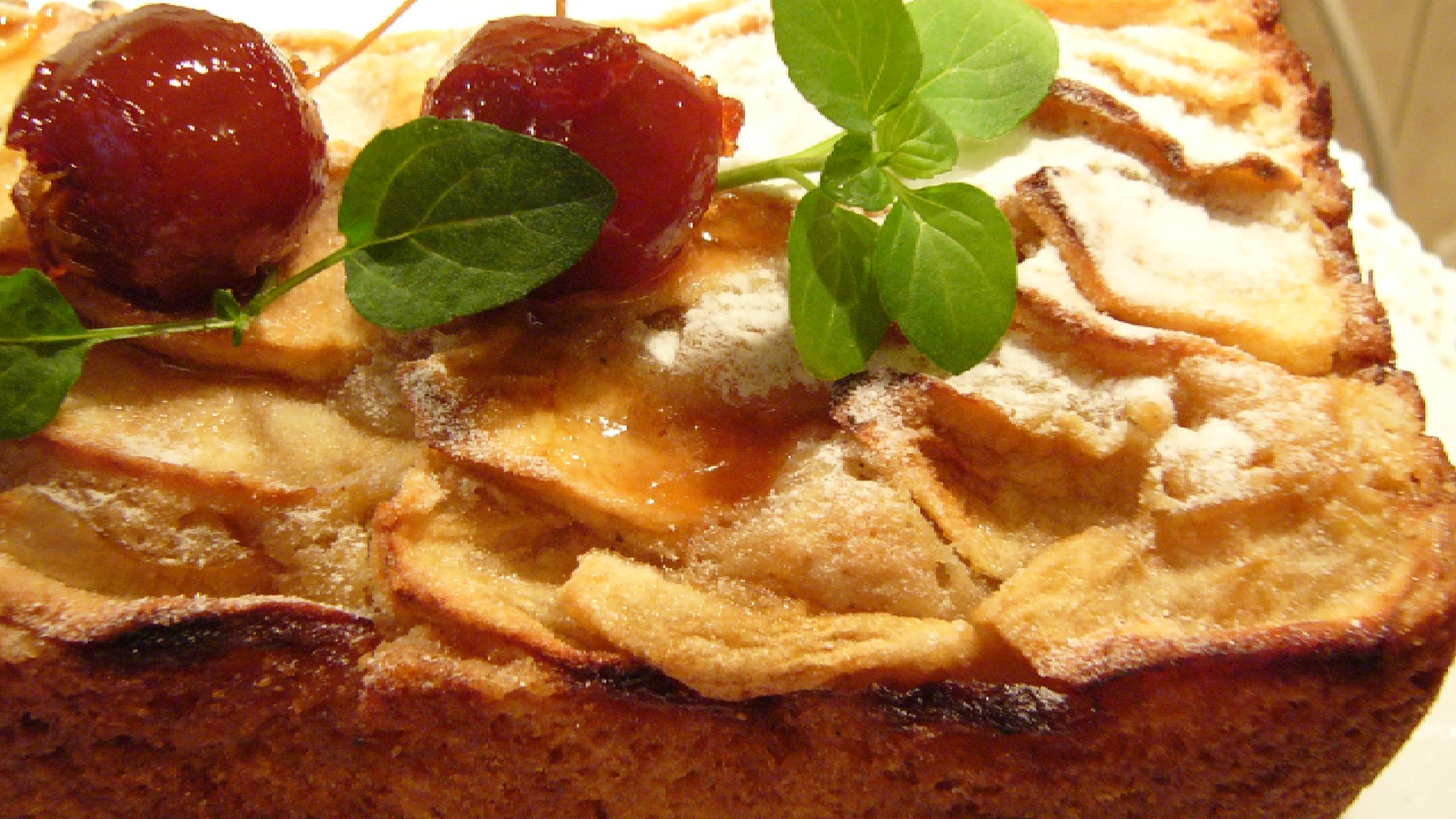 Шарлотка. Рецепт простой, но очень вкусный. смотреть онлайн