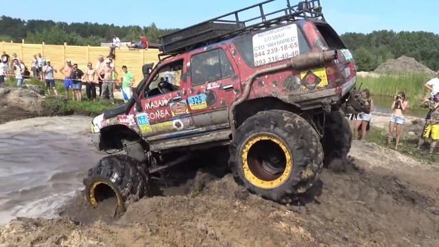 Разрываем зачетную Ямищу Бигфутами котлетами ОГОНЬ off-road 4x4 Big Foot in Deep Mud смотреть онлайн