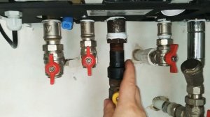 Какие краны под котлом.(европейская раскладка)