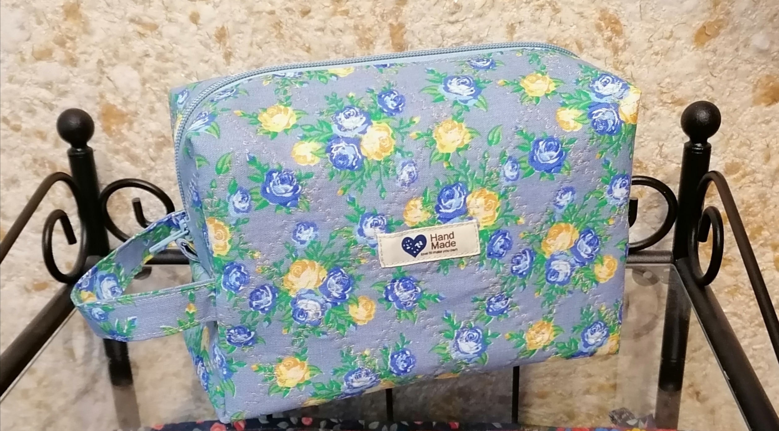 Как сшить удобную косметичку. смотреть онлайн