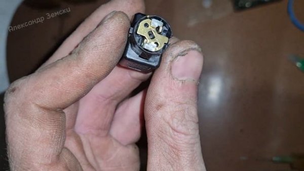 Не горит стоп сигнал Рено Логан 1 2008 Ремонт лягушки или концевика педали тормоза. ЧИТАЙ КОММЕНТЫ!