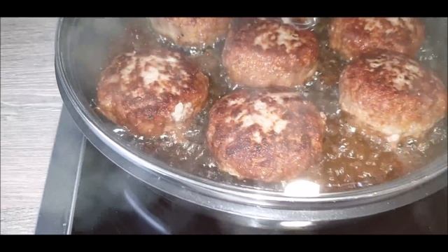 Котлеты на жаренной картошке Деревнский рецепт! смотреть онлайн