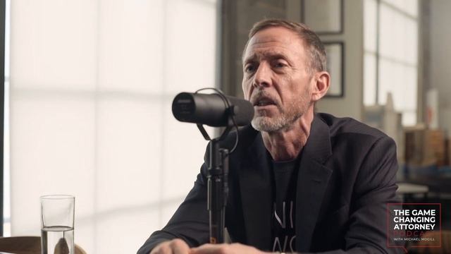 Chris Voss Explains Why You Should Never Split the Difference смотреть онлайн