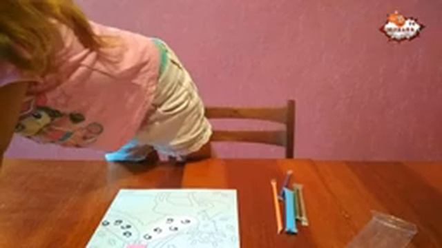 Картина из песка и блесток или Yuliana draws a picture sand and spangles смотреть онлайн