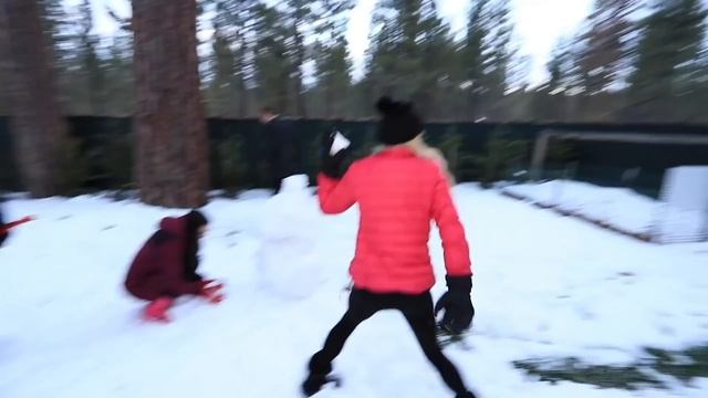 Last to leave FREEZING SNOW wins $10,000 Challenge! Name Reveal of Best Friend | Game Master Networ смотреть онлайн
