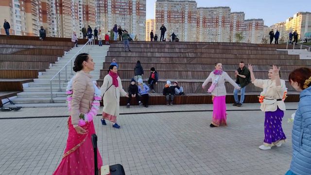 Харинама !Знать Верховного Господа - значит быть свободным от всех греховных привычек смотреть онлайн