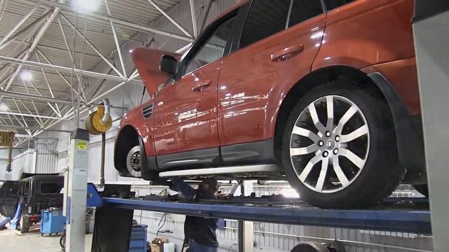 Замена стоек стабилизатора на автомобиле Land Rover смотреть онлайн