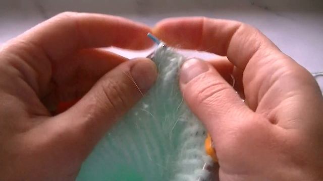 ВЯЖЕМ МОДНЫЙ АКСЕССУАР СНУД "С УГОЛКОМ" ИЗ ПРЯЖИ ПУХ НОРКИ. смотреть онлайн