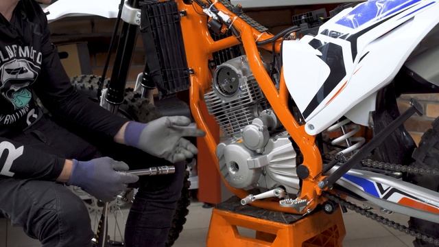 Регулировка клапанов двигателя ZS172FMM смотреть онлайн