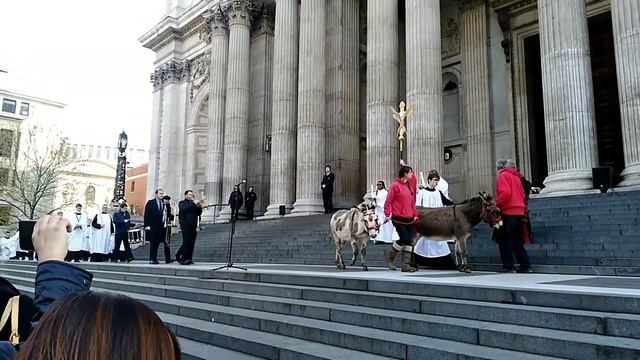 Palm Sunday Procession at St.Paul's Cathedral London 2019 смотреть онлайн
