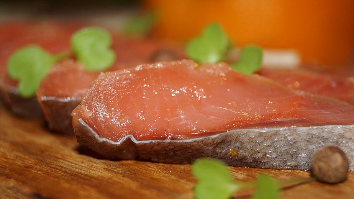 Как вкусно засолить красную рыбу. Слабосолёная рыба с апельсином