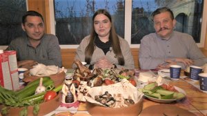 Корреспондент научилась готовить шашлык по армянскому и грузинскому рецепту