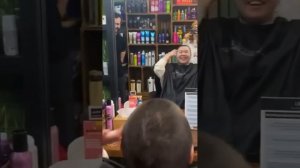 Побрили налысо и покрасили в розовый цвет ? #парикмахерсочи #стрижка #парикмахер