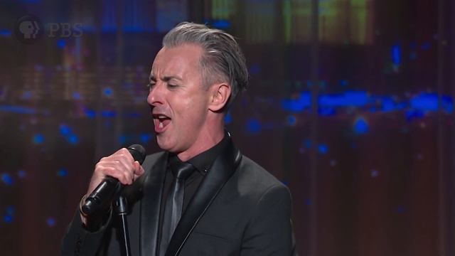 ALAN CUMMING SINGS SAPPY SONGS | "Somewhere Only We Know" Performance | PBS смотреть онлайн