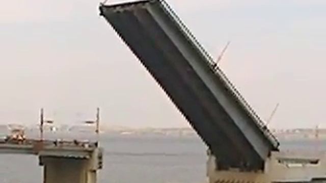Как в Николаеве мост разводили. смотреть онлайн