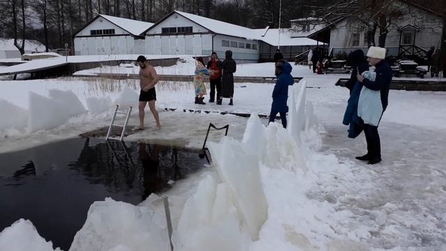 Купание в проруби на Крещение 2019 год смотреть онлайн