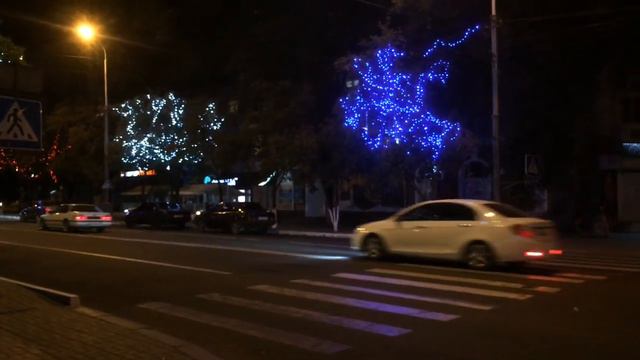 В Мариуполе включили иллюминацию смотреть онлайн