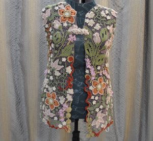 Нарядный жилет кардиган   Ирландское кружево. Оригинальная модель.