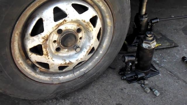 Как снять прикипевшее колесо смотреть онлайн