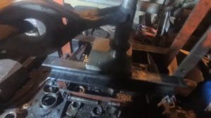 KIA. Sportage 3. Замена сайлент-блока заднего попере4ного основного ры4ага.