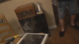 Злой дед разбил ему планшет майлу !