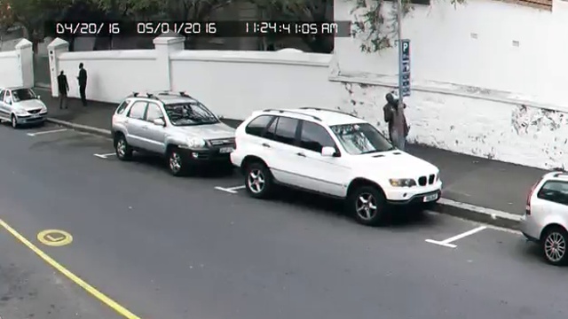 Любители залипать в телефон во время движения смотреть онлайн