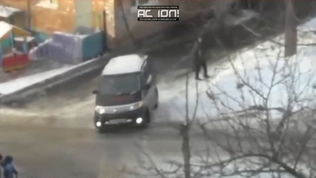 МАШИНЫ ТАНЦУЮТ ПО ЛЬДУ смотреть онлайн