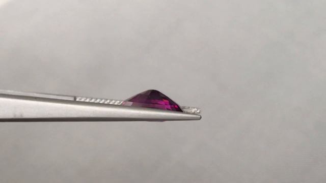 Фиолетовый камень гранат 3,44 карата смотреть онлайн