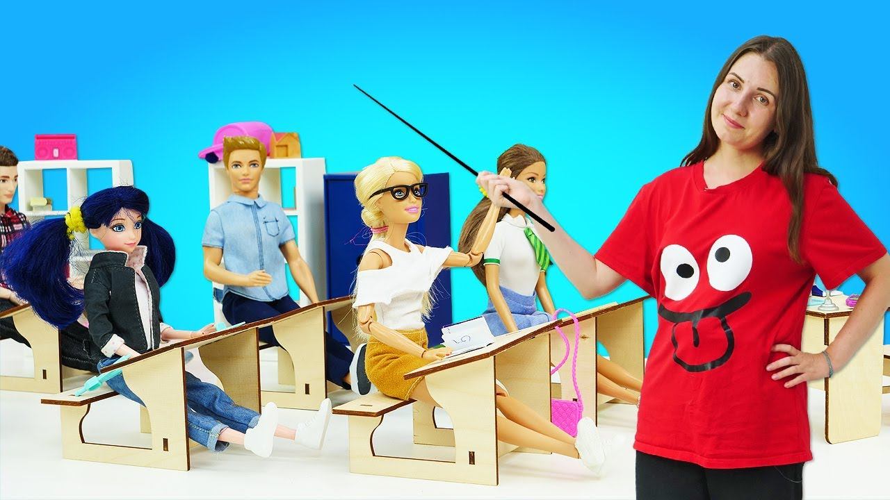 Игры в куклы Барби в шоу Я не хочу в школу: Олеся и ученики готовятся к проверке. Видео для девочек смотреть онлайн