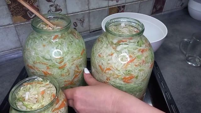 Самый простой способ как засолить капусту!Любой хозяйке на радость./Кулинария для начинающих. смотреть онлайн