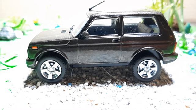№10 Lada Niva Urban. Обзор! Автолегенды. Новая эпоха 1:43 смотреть онлайн
