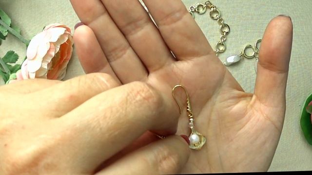 Комплект украшений с жемчугом и цепями. смотреть онлайн