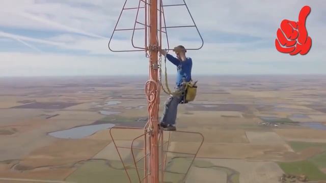 Электрик, Который Зарабатывает $20 000 В День, Меняя Лампочку смотреть онлайн