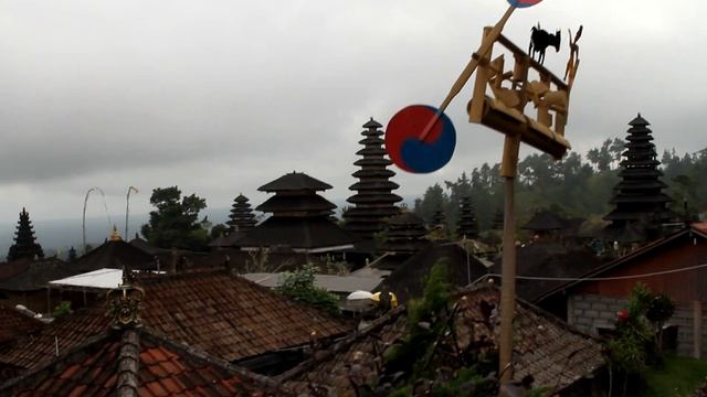 Wind Chimes at Pura Besakih, Bali смотреть онлайн