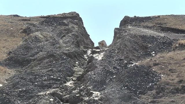 Село Айыр. Остаточная вода от промывки полиметаллических руд травит жителей, почву и скот смотреть онлайн