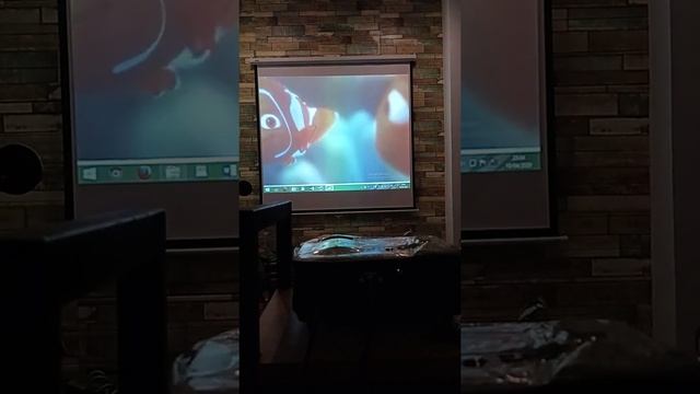 Tes Proyektor Benq Mp575