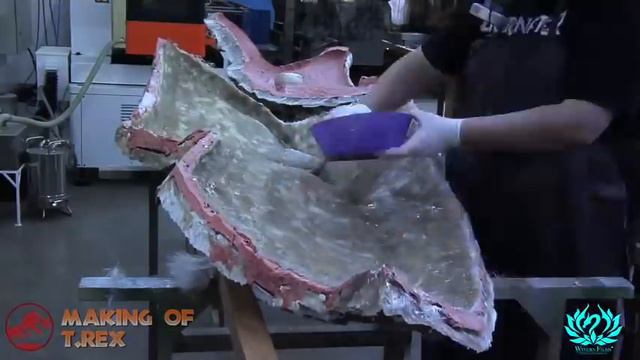 Jurassic Park: T-Rex Bust 1/1 Scale Replica - Making Of смотреть онлайн
