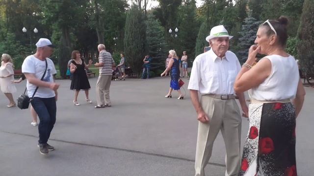 ОЙ, СМЕРЕКО! СЧАСТЛИВЫЕ МОМЕНТЫ ИЗ ПАРКА ГОРЬКОГО смотреть онлайн