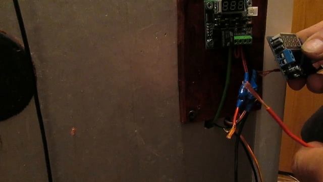 КАК СДЕЛАТЬ ИНКУБАТОР СВОИМИ РУКАМИ С АВТО-ПЕРЕВОРОТОМ?СМОЖЕТ КАЖДЫЙ.ЭЛЕКТРИКА.ЧАСТЬ 4 смотреть онлайн