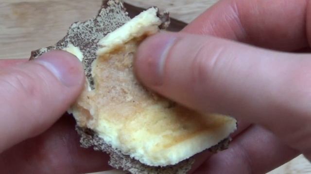 Balconi Rollino [Sponge Cakes With Hazelnut Filling]